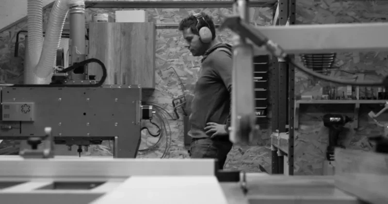 Atelier de fabrication de l'écorce vive avec Damien
